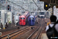 赤と青のラピート　～交差の瞬間