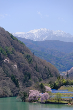 高遠湖のある風景