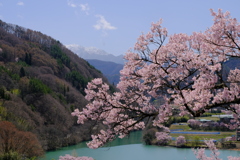 高遠湖のある風景
