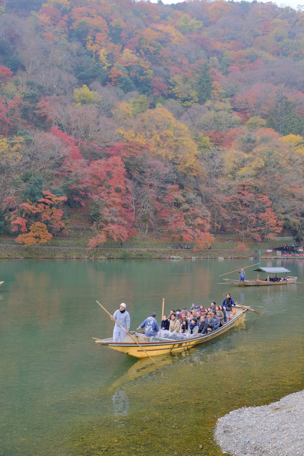 紅葉と屋形船