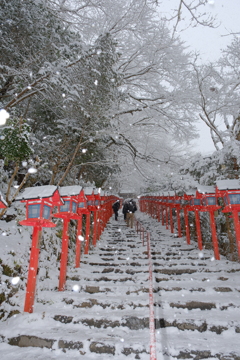 雪の貴船神社