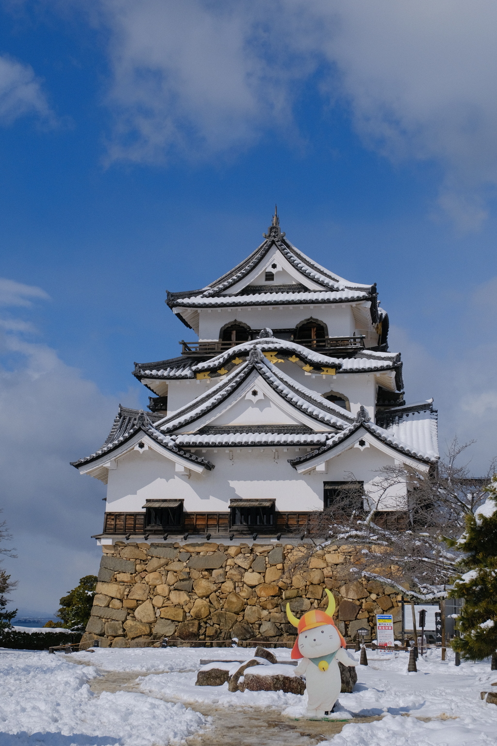 雪の彦根城