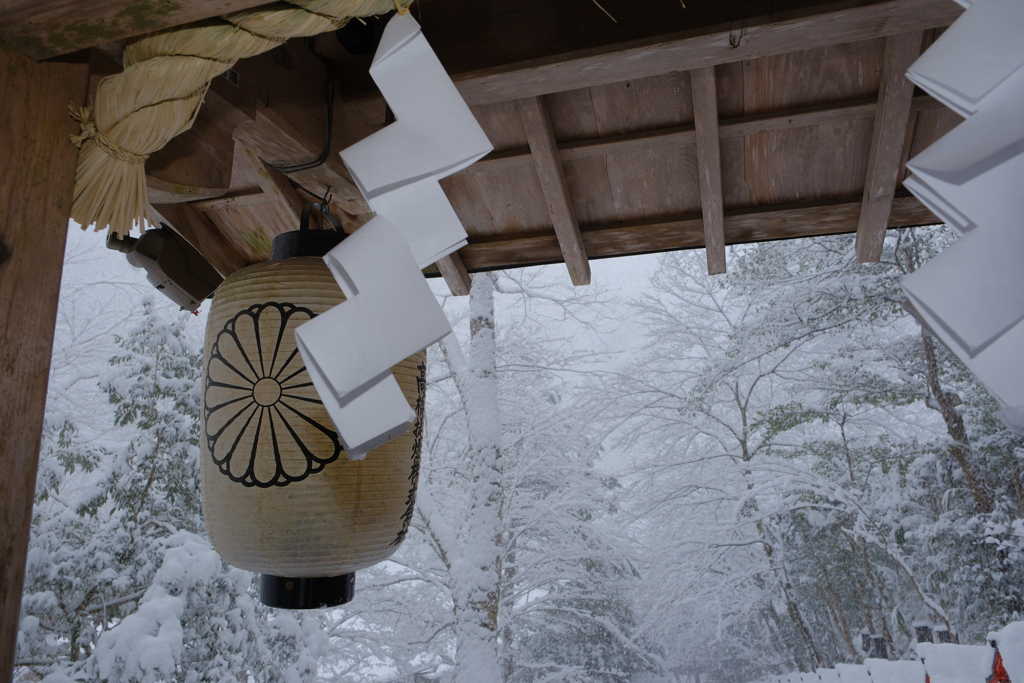 雪の貴船神社
