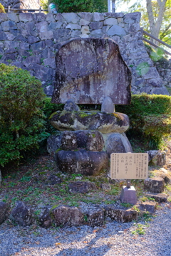 およし像