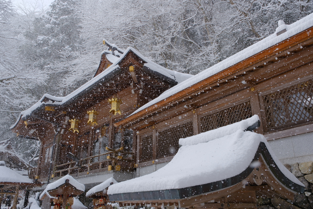 雪の貴船神社