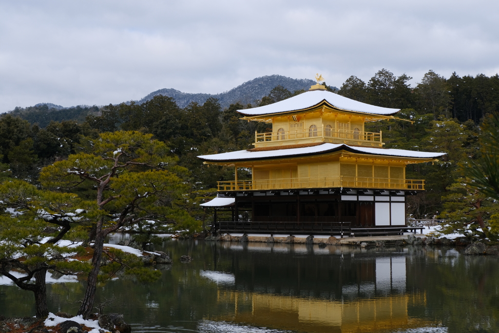 雪の金閣寺