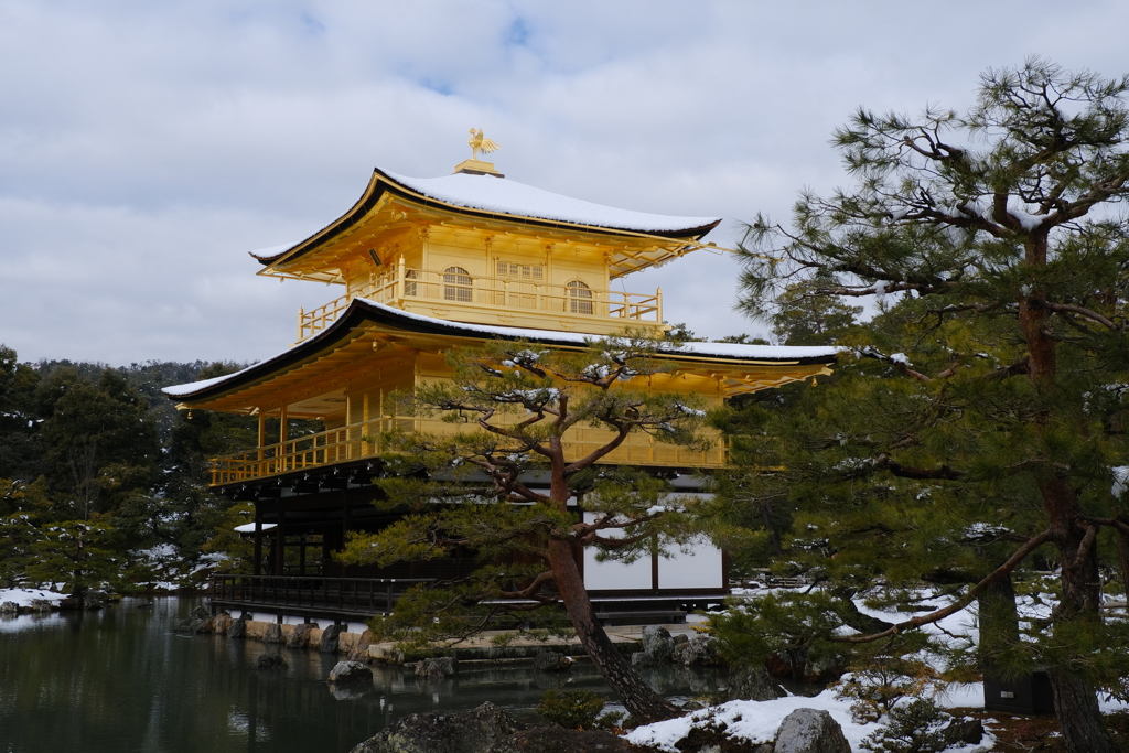 雪の金閣寺