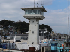 ぽつん。