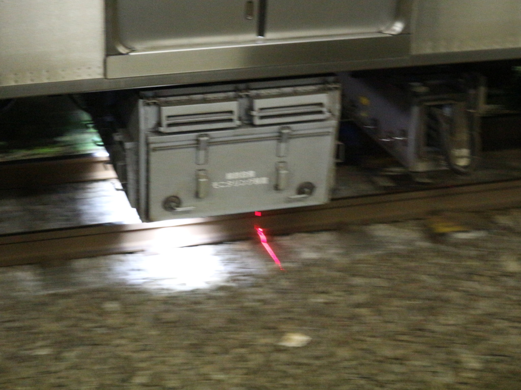 南武線の軌道モニタリング装置搭載車