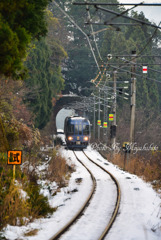 トンネルを抜けても雪景色