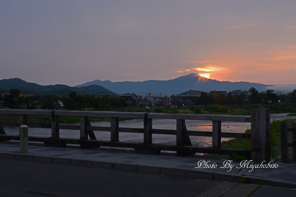 雲に泣く