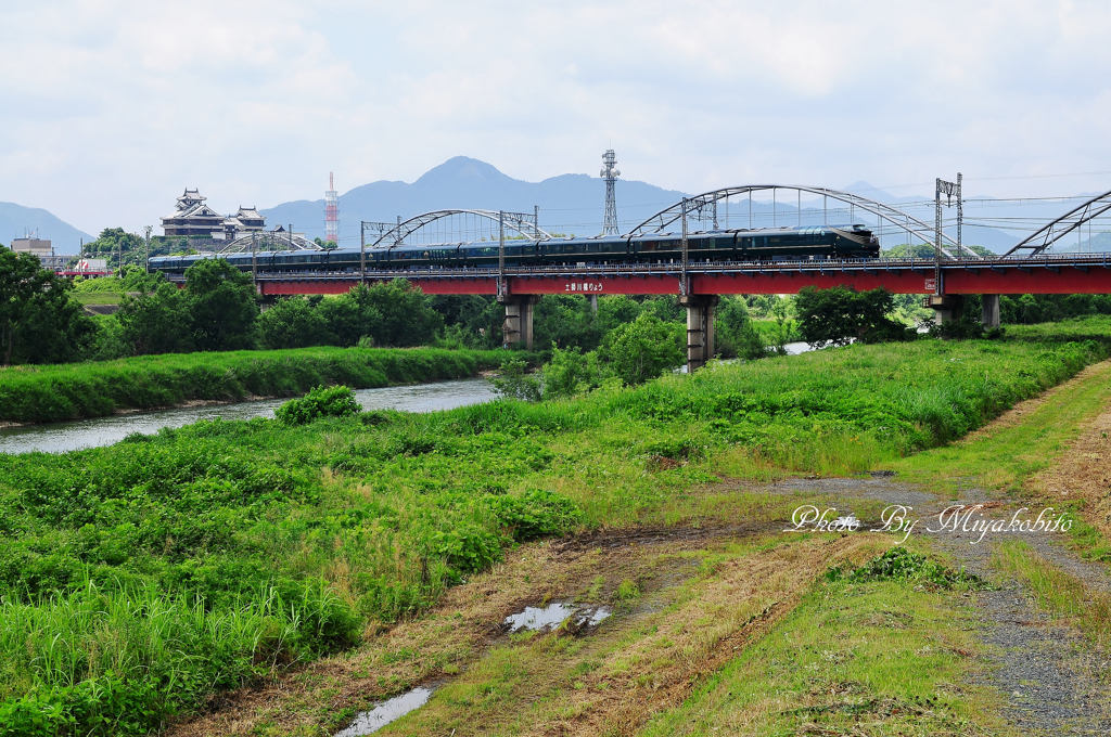 お城と瑞風