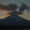 色付く笠雲