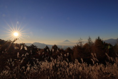晩秋の夜明け