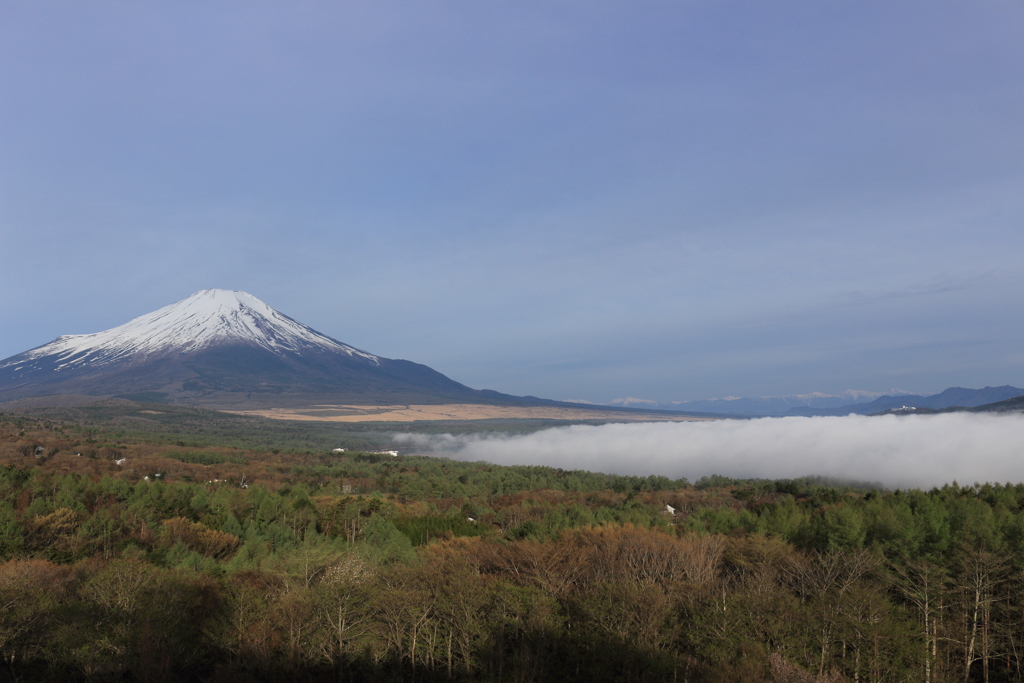 富士山と霧の山中湖