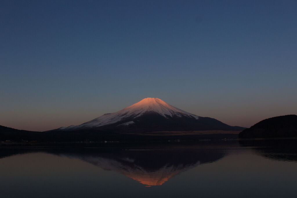 頂きに朝日をうけて