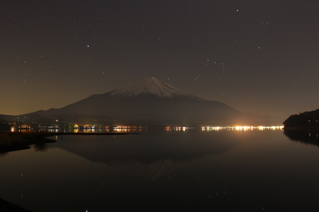 夜の逆さ富士