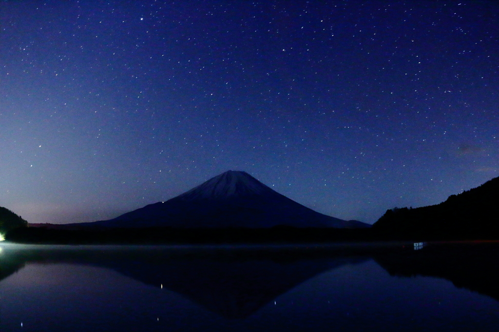 精進湖、夜明け前の静寂