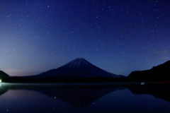 精進湖、夜明け前の静寂