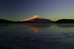 氷上の逆さ富士