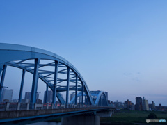 丸子橋の青