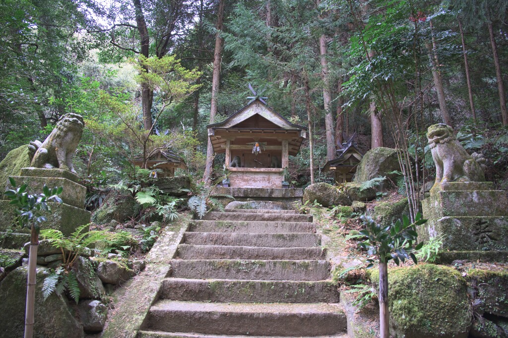 静かに年は明ける