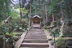 静かに年は明ける