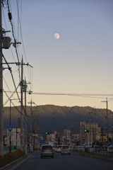 沈みゆく太陽に迎えられ秋の夜が始まる