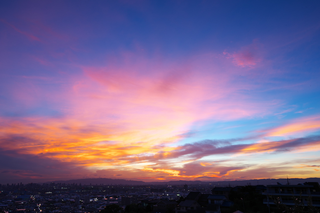 夕闇 前の街