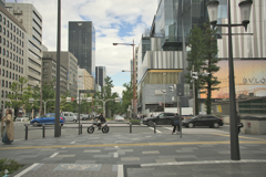 車と　にらめっこ　勝てないですね