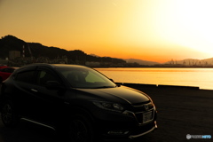 夕日と車の風景