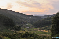 夕暮れの里山