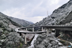 雪のループ橋
