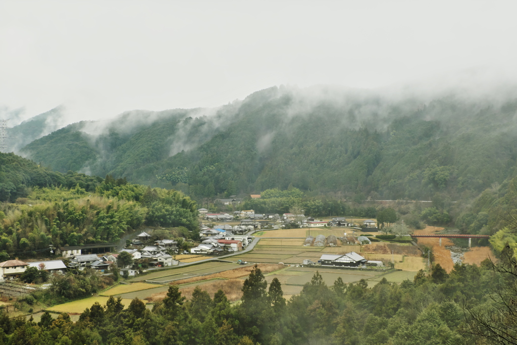 山間の村