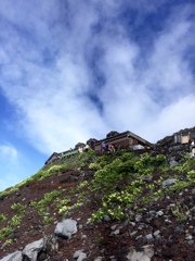 富士山　もうすぐ山小屋