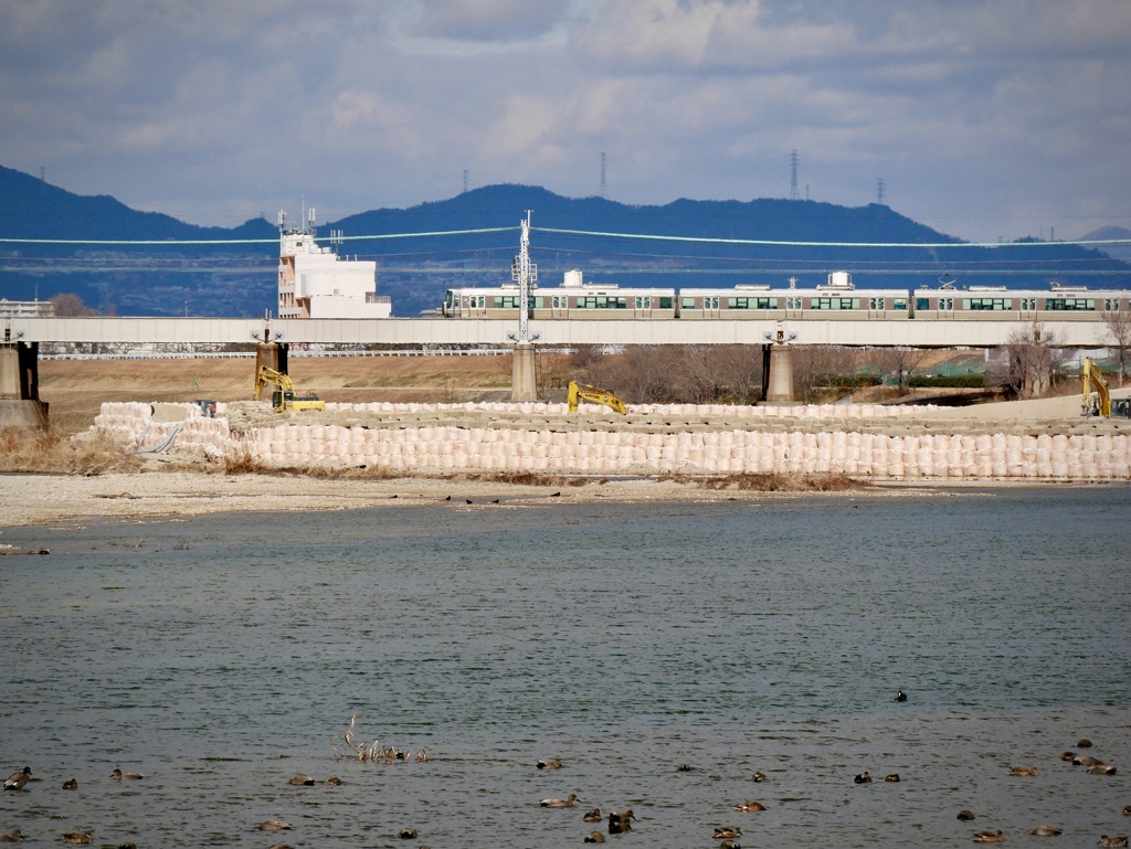 武庫川にて・・護岸工事とJR