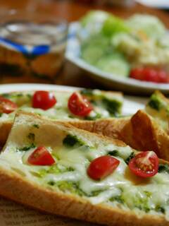 ジェノベーゼたっぷりのバゲットピザ