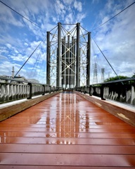 雨上がりの出会い橋