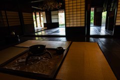 囲炉裏の匂いがする・・・