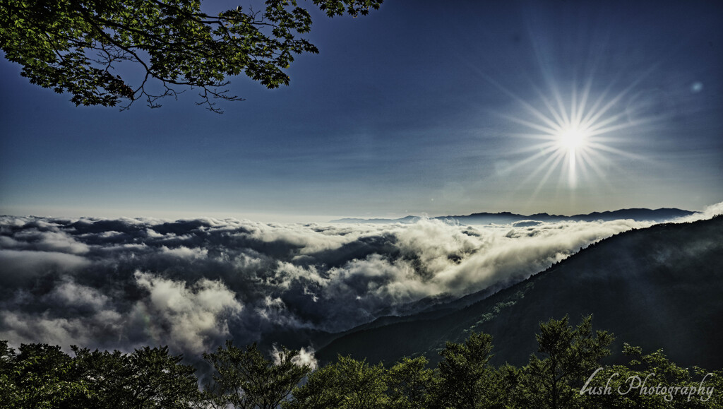 荒神岳から大峰山系を望む・・・