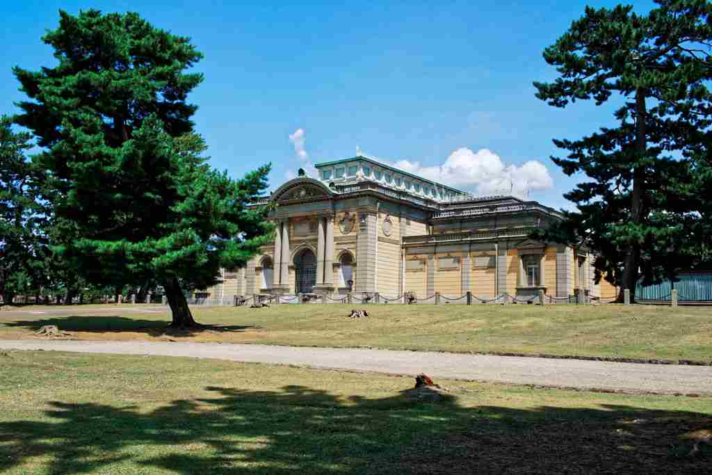 奈良国立博物館
