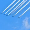 青い空と飛行機雲