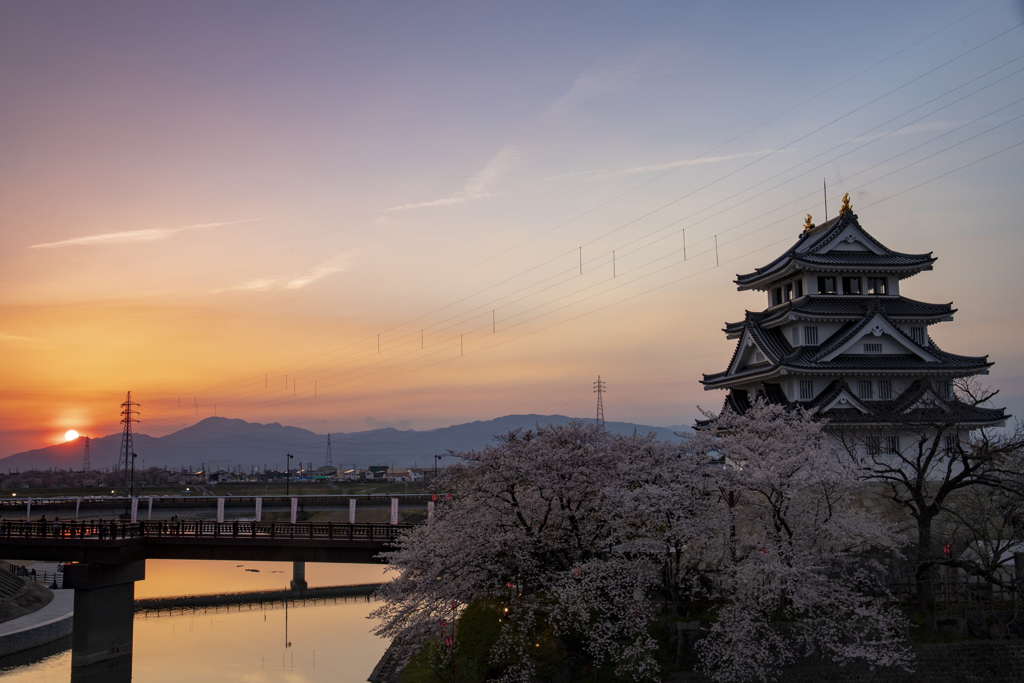 夕日と墨俣一夜城