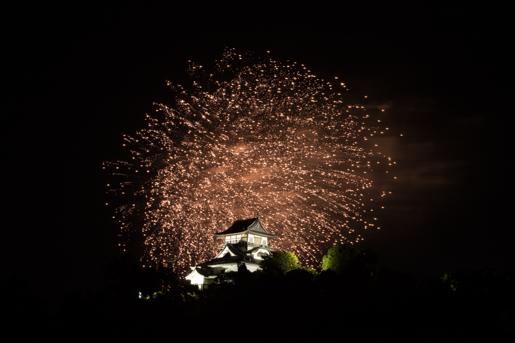 犬山城と花火4