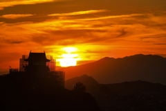 夕暮れの犬山城