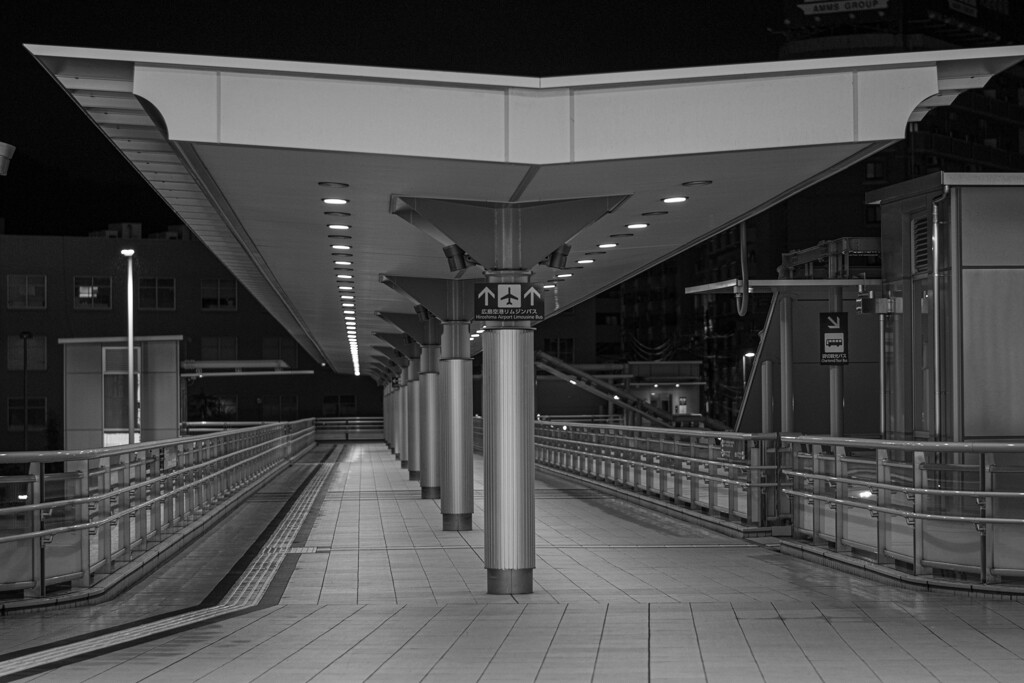 広島駅北口午前2時-1