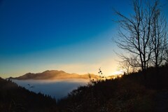 陽を浴びる八海山