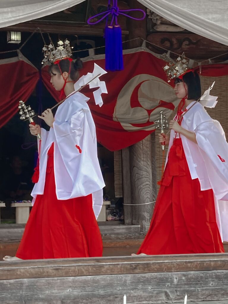 神楽舞(花舞)