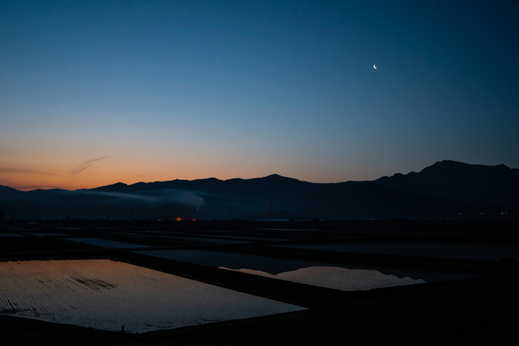 田園の夜明け