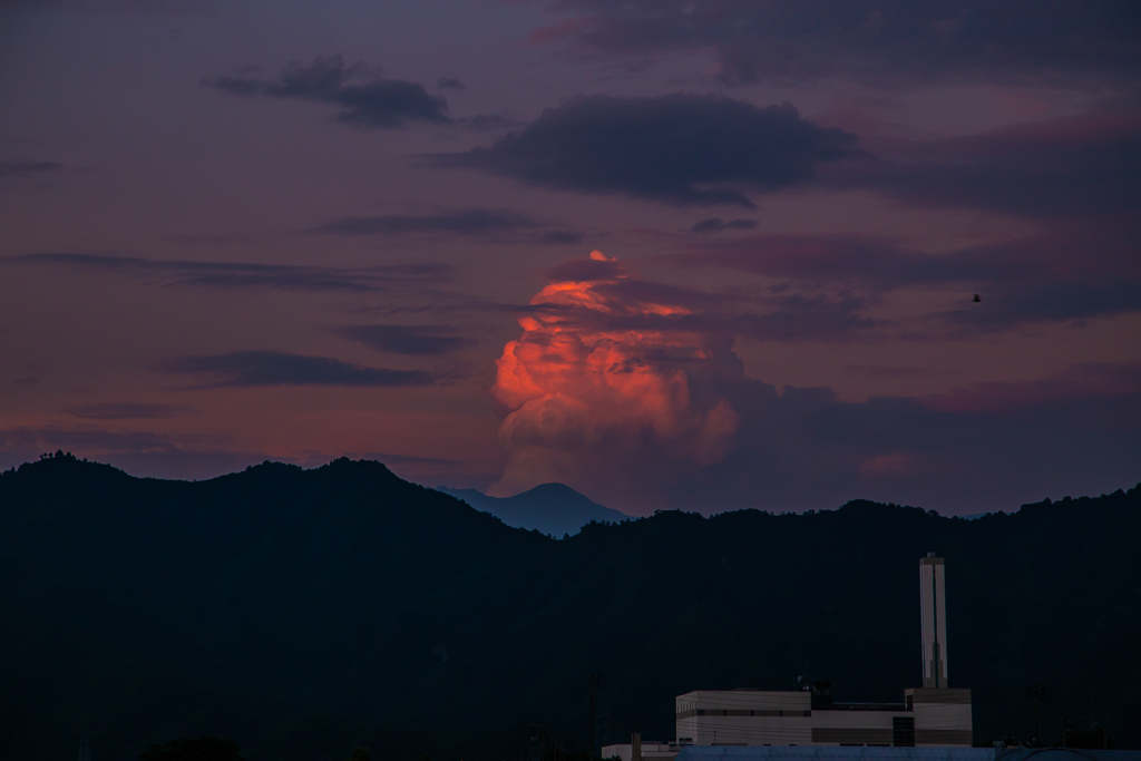 染まった入道雲